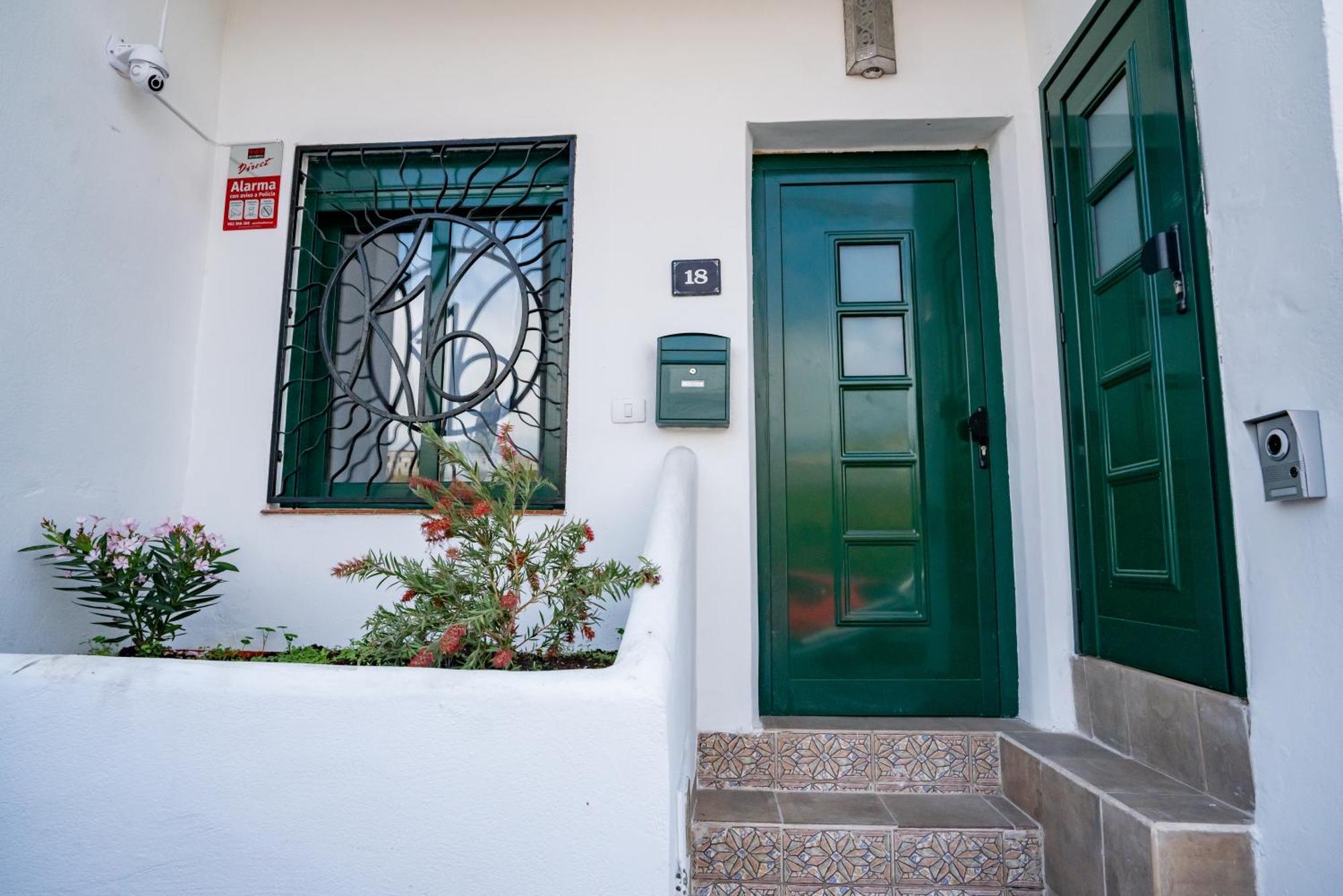Casa Julio - Alcala Complete Coastal Retreat - Entire Apartment - 3 Min Walk From The Ocean - Shared Entrance With Host Exterior photo